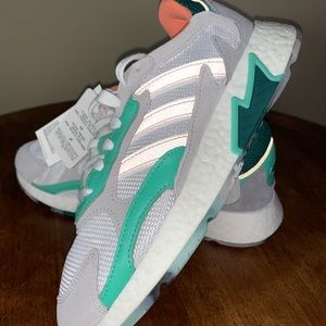 BOYS SIZE 7 NEW ADIDAS sneakers